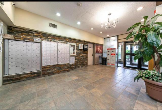 Downtown River Valley Bachelor Suite Condo, Non Smoking, 12 Inches Queen Bed, Beautiful Minimalist, Very Convenient Every Where Edmonton Eksteriør billede