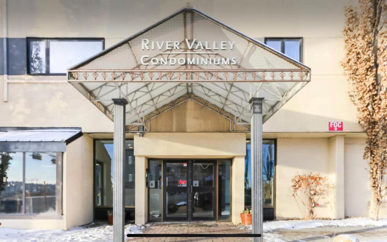 Downtown River Valley Bachelor Suite Condo, Non Smoking, 12 Inches Queen Bed, Beautiful Minimalist, Very Convenient Every Where Edmonton Eksteriør billede