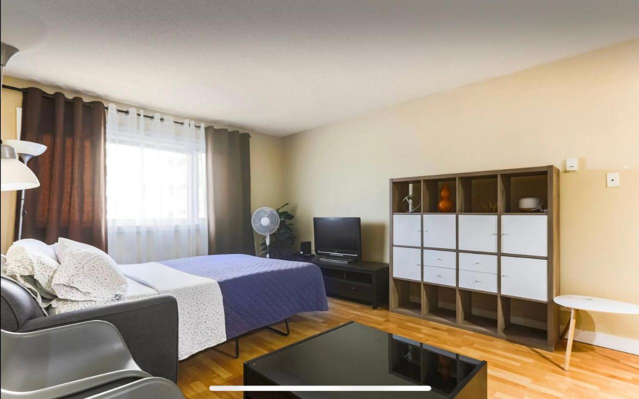 Downtown River Valley Bachelor Suite Condo, Non Smoking, 12 Inches Queen Bed, Beautiful Minimalist, Very Convenient Every Where Edmonton Eksteriør billede